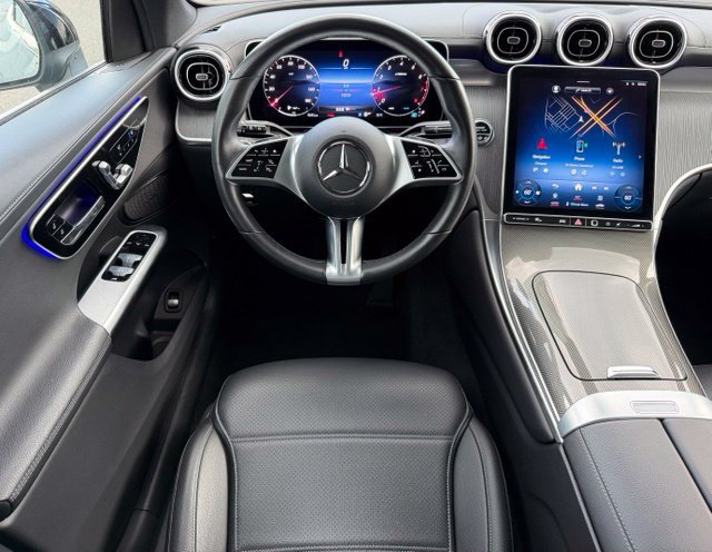Used 2023 Mercedes-Benz GLC 300 4MATIC image 12