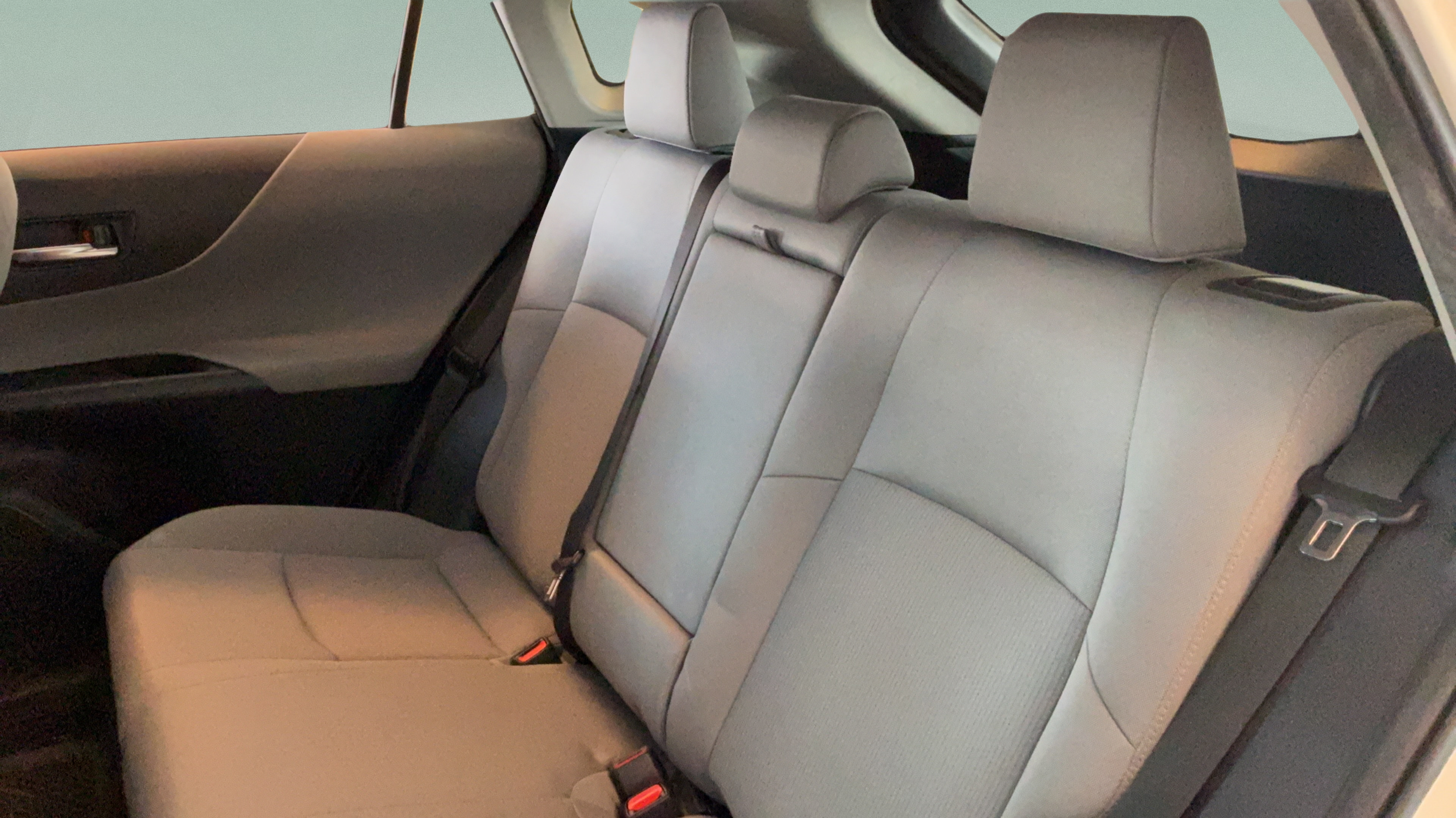 Used 2021 Toyota Venza LE AWD/4WD image 24