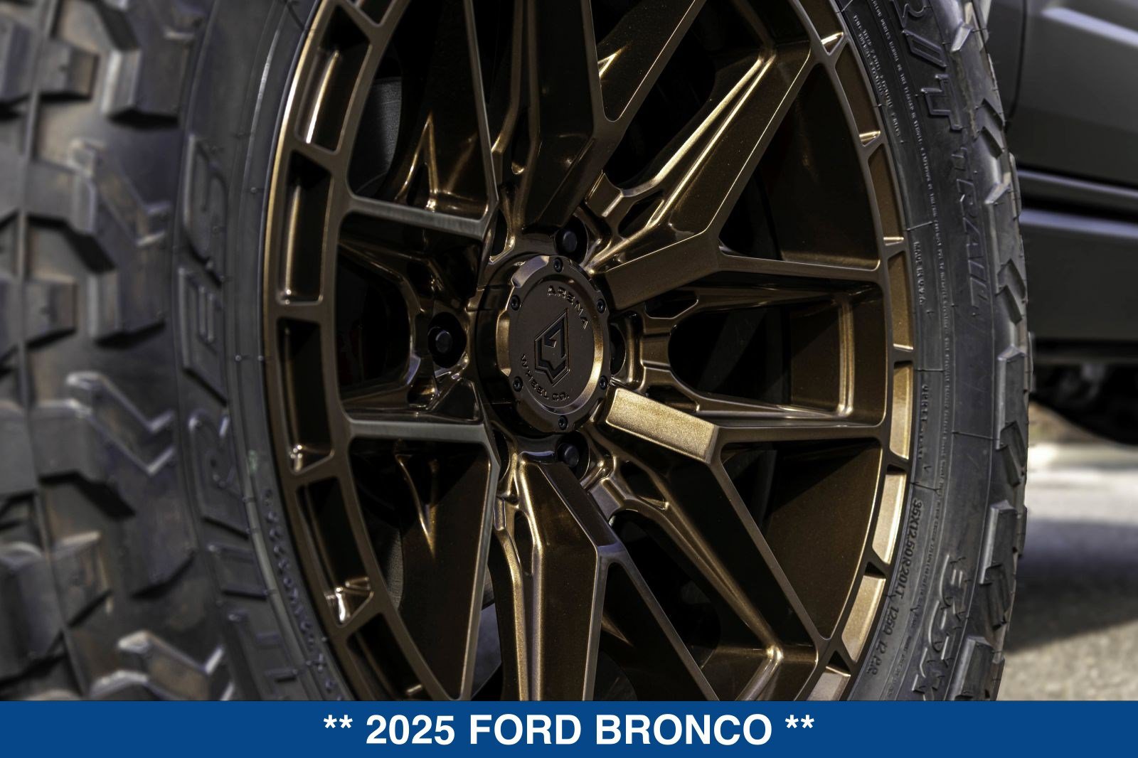 Used 2025 Ford Bronco Badlands AWD/4WD image 28