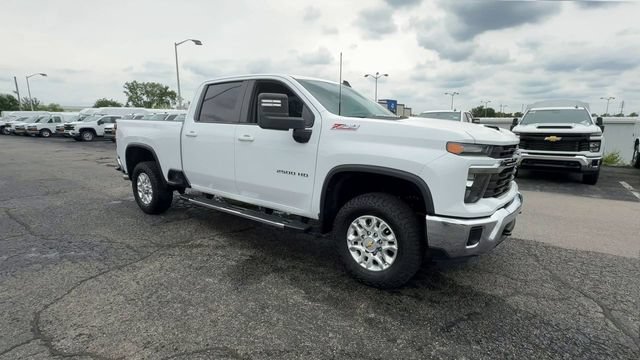 Used 2024 Chevrolet Silverado 2500 LT AWD/4WD image 2