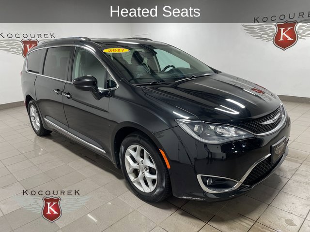 Used 2017 Chrysler Pacifica Touring-L Plus w/ Uconnect Theatre Group FWD image 1