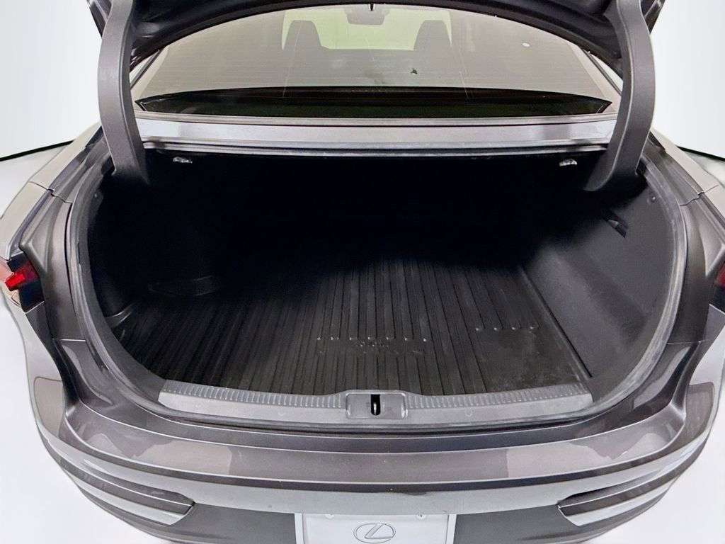 Used 2023 Toyota Crown XLE image 28