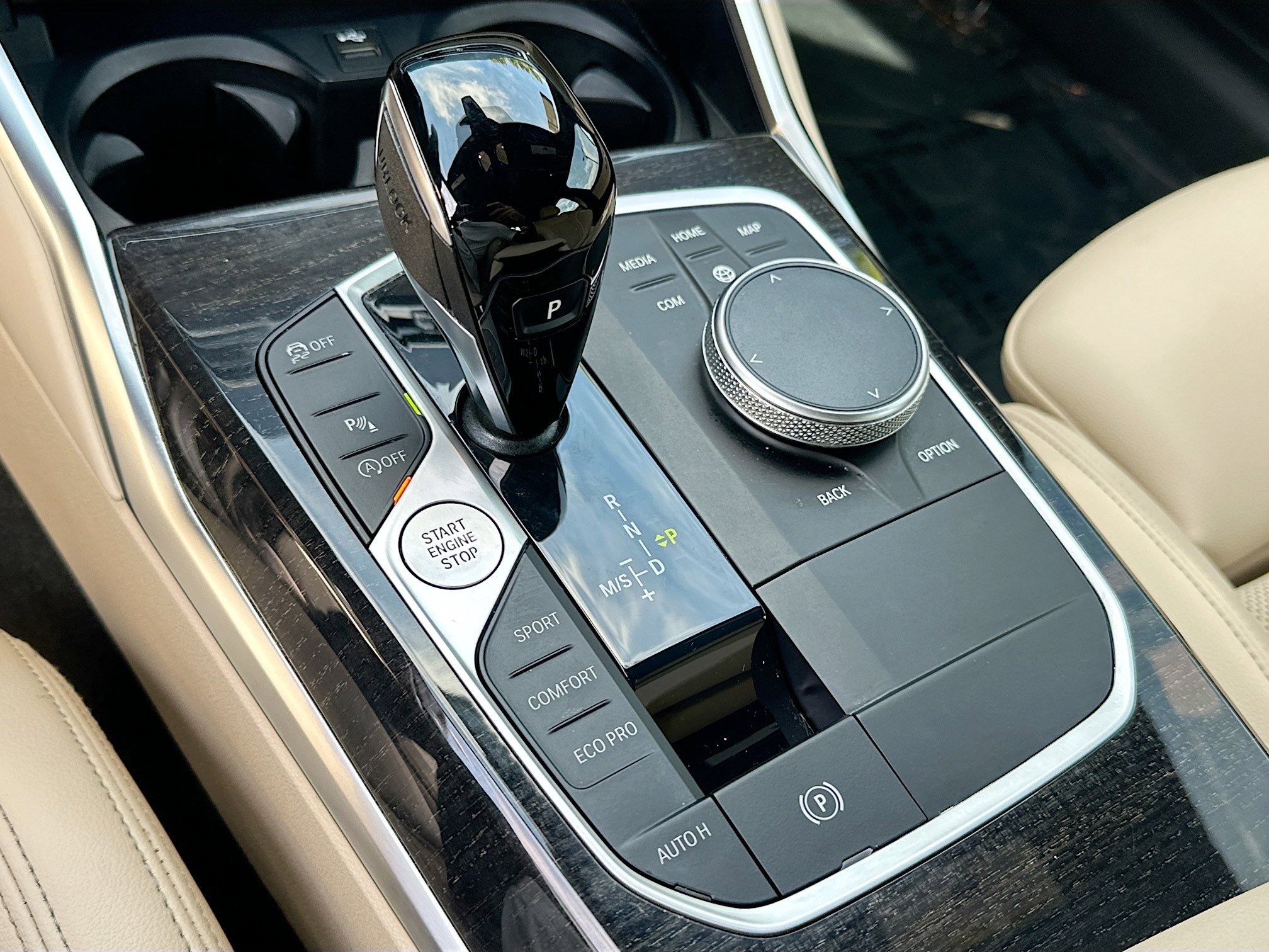 Certified 2022 BMW 330i Sedan w/ Driving Assistance Package image 17