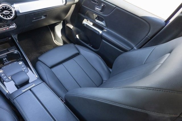 Used 2021 Mercedes-Benz GLB 250 image 28