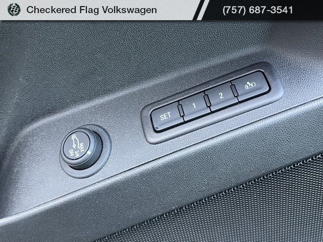 Used 2020 Chevrolet Equinox LT w/ Midnight Edition image 18