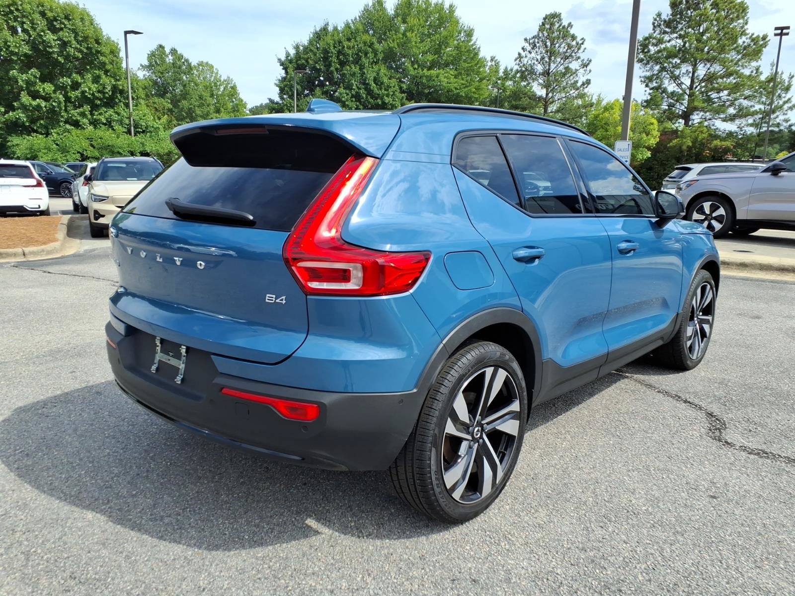 Certified 2023 Volvo XC40 B4 Ultimate FWD image 3