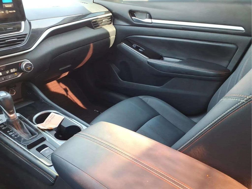 Used 2024 Nissan Altima 2.0 SR FWD image 11