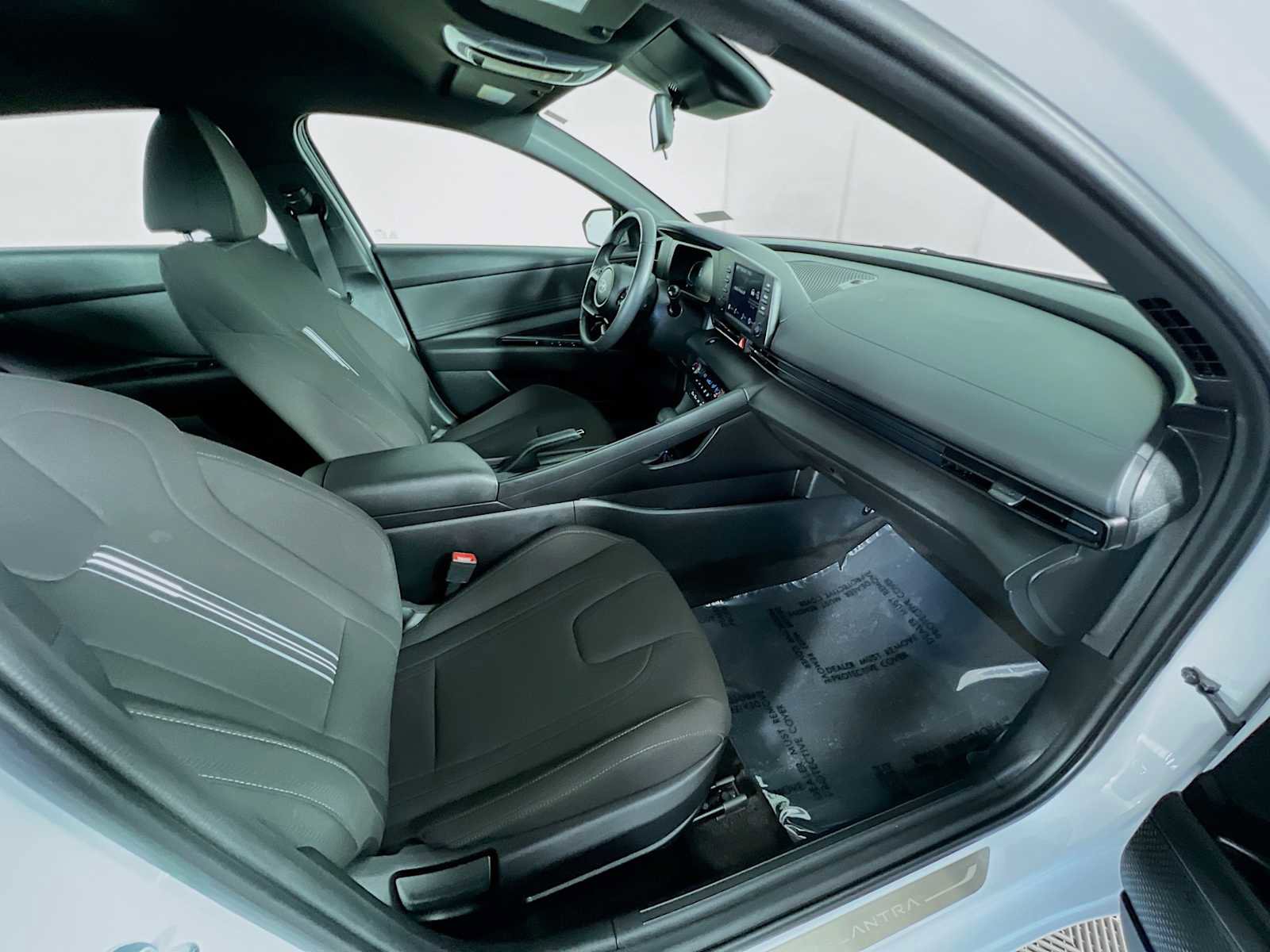 Certified 2025 Hyundai Elantra Sport image 26