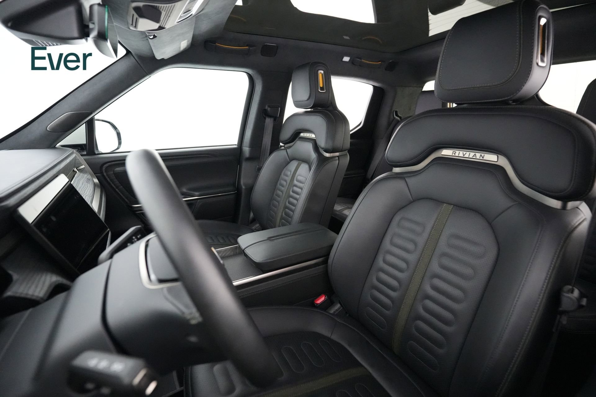 Used 2023 Rivian R1T Adventure image 4