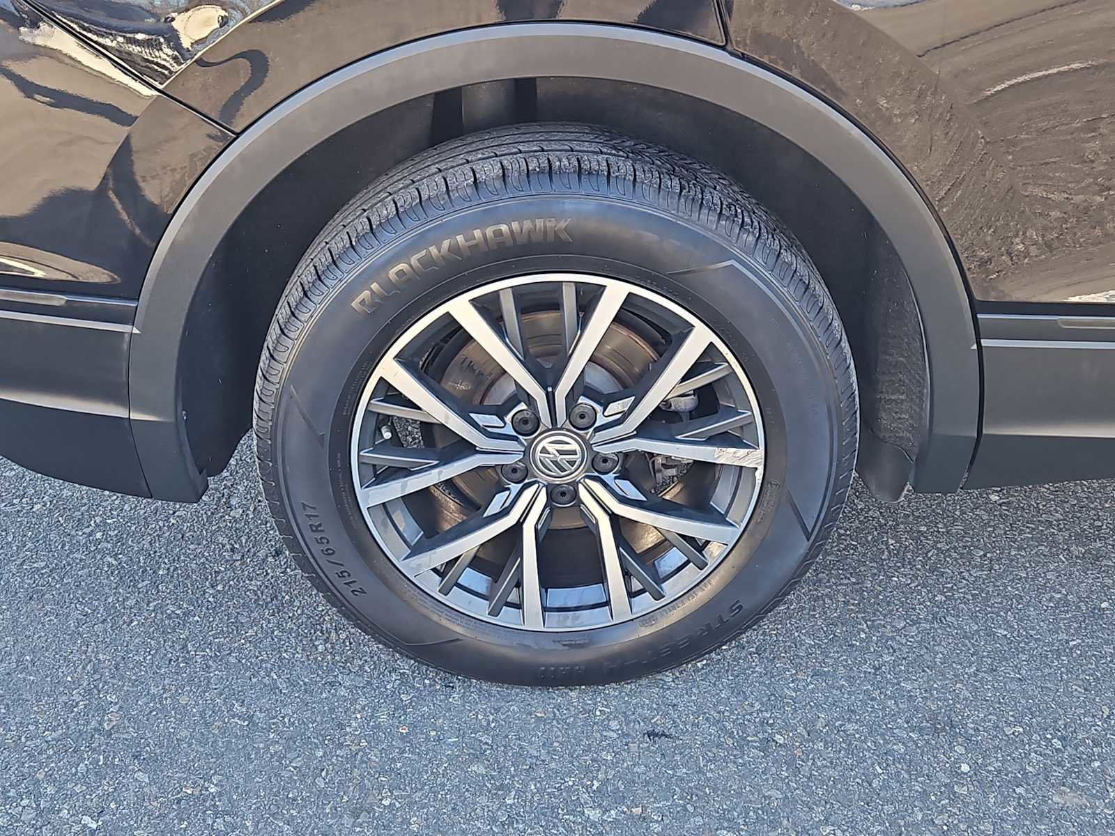 Used 2019 Volkswagen Tiguan SE w/ Panoramic Sunroof Package AWD/4WD image 9