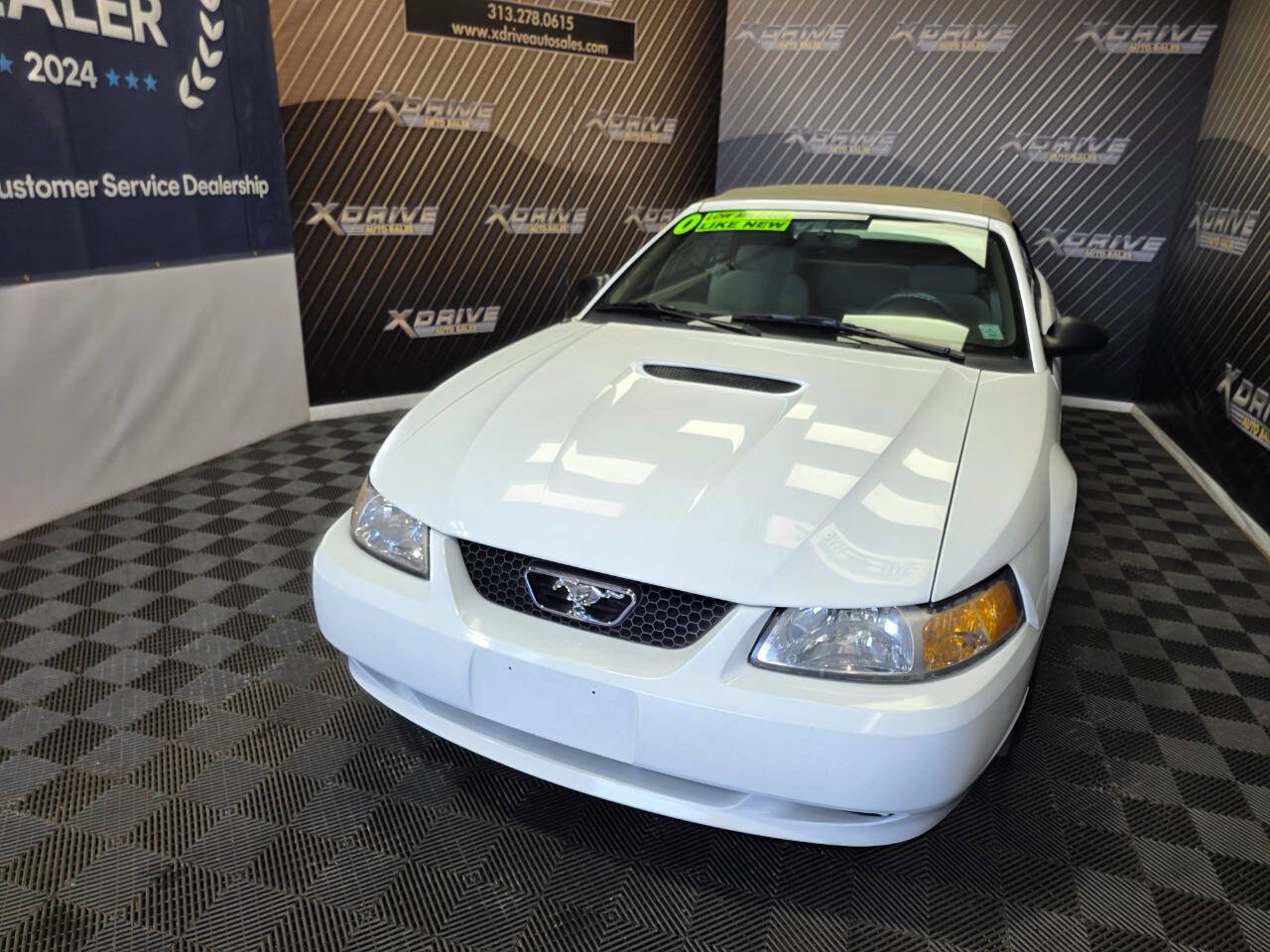 Used 2000 Ford Mustang Base 2dr Convertible RWD image 4