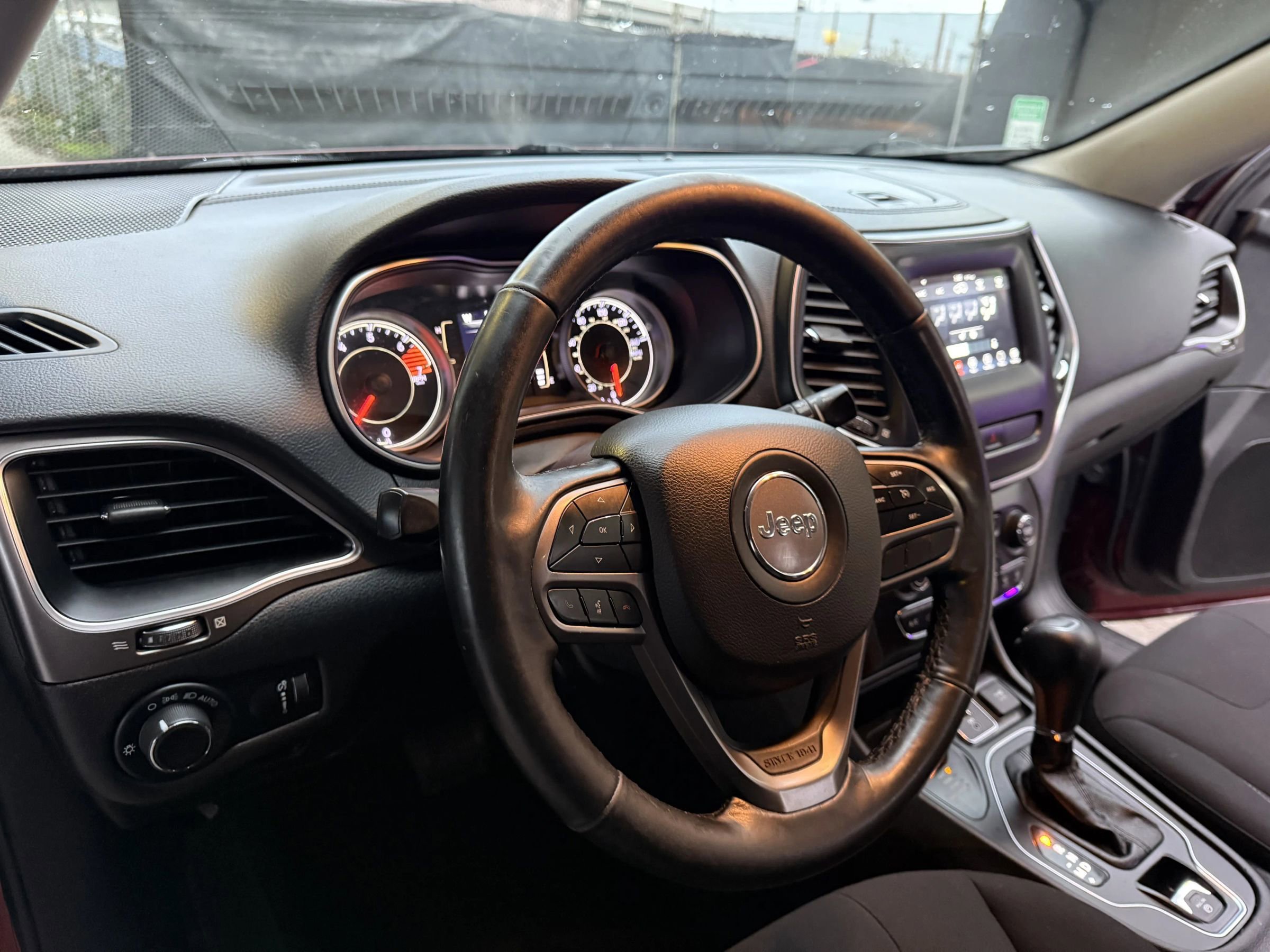 Used 2020 Jeep Cherokee Latitude w/ Cold Weather Group AWD/4WD image 8