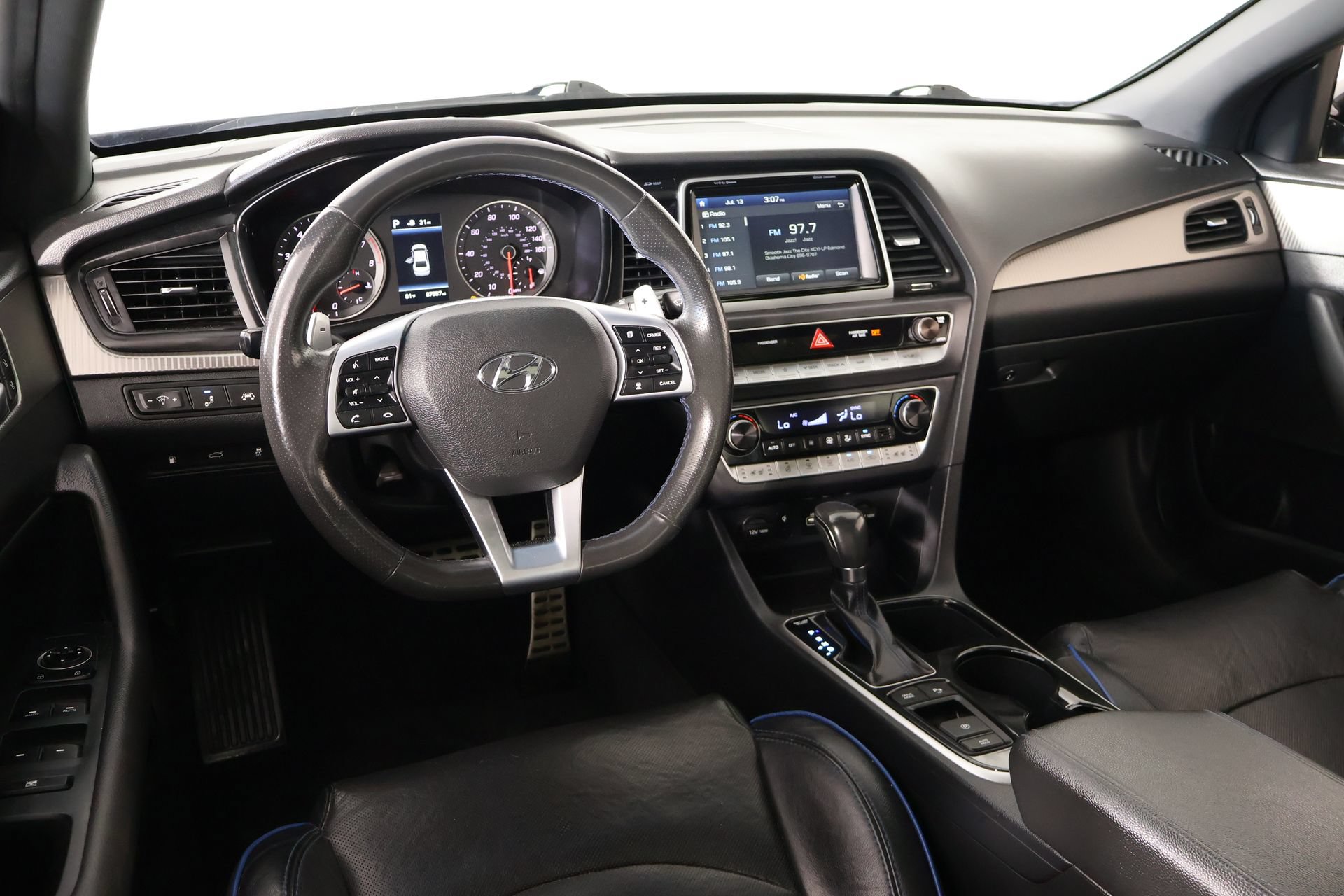 Used 2019 Hyundai Sonata Limited w/ Cargo Package FWD image 2