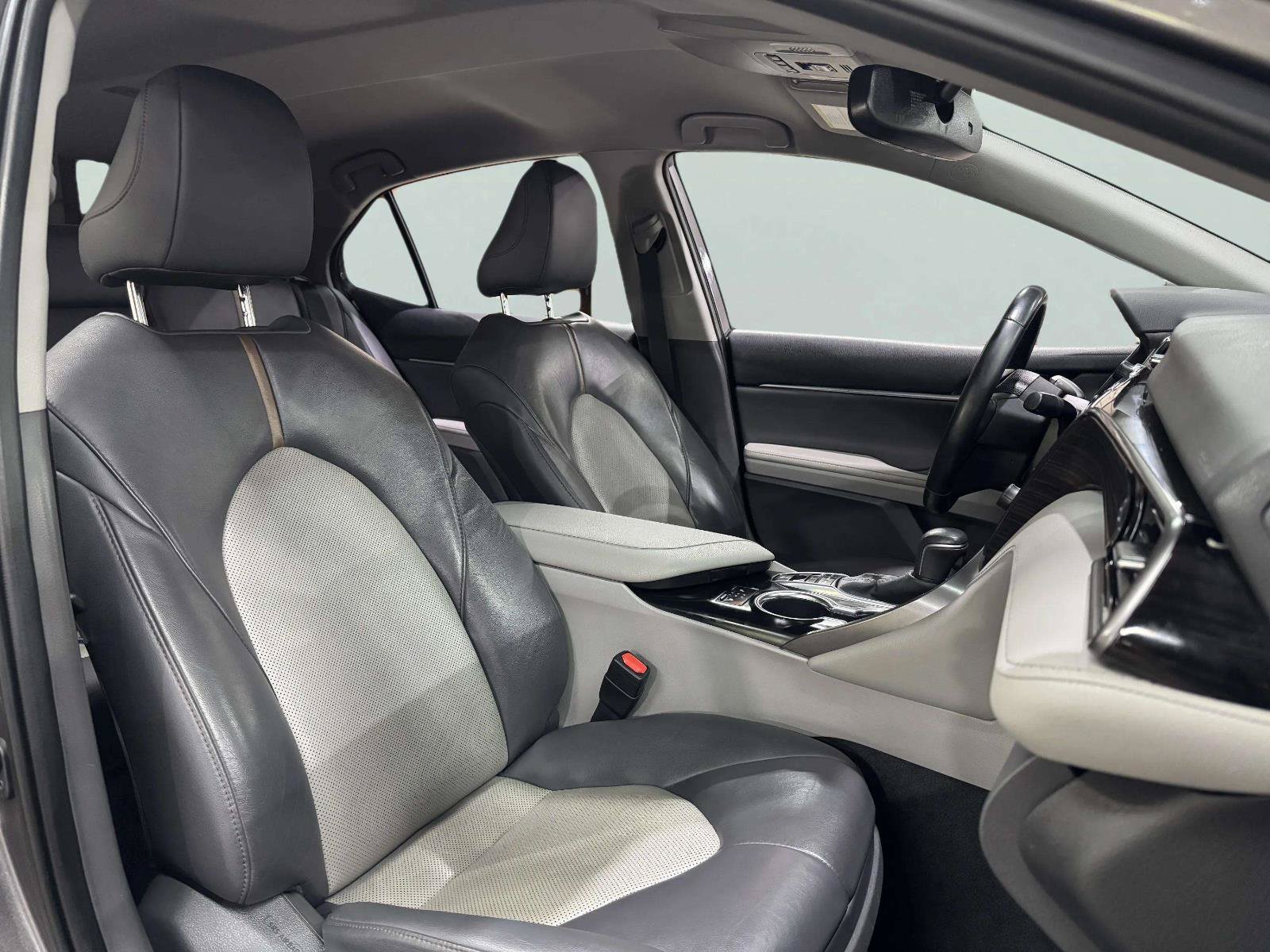 Used 2020 Toyota Camry XLE FWD image 63