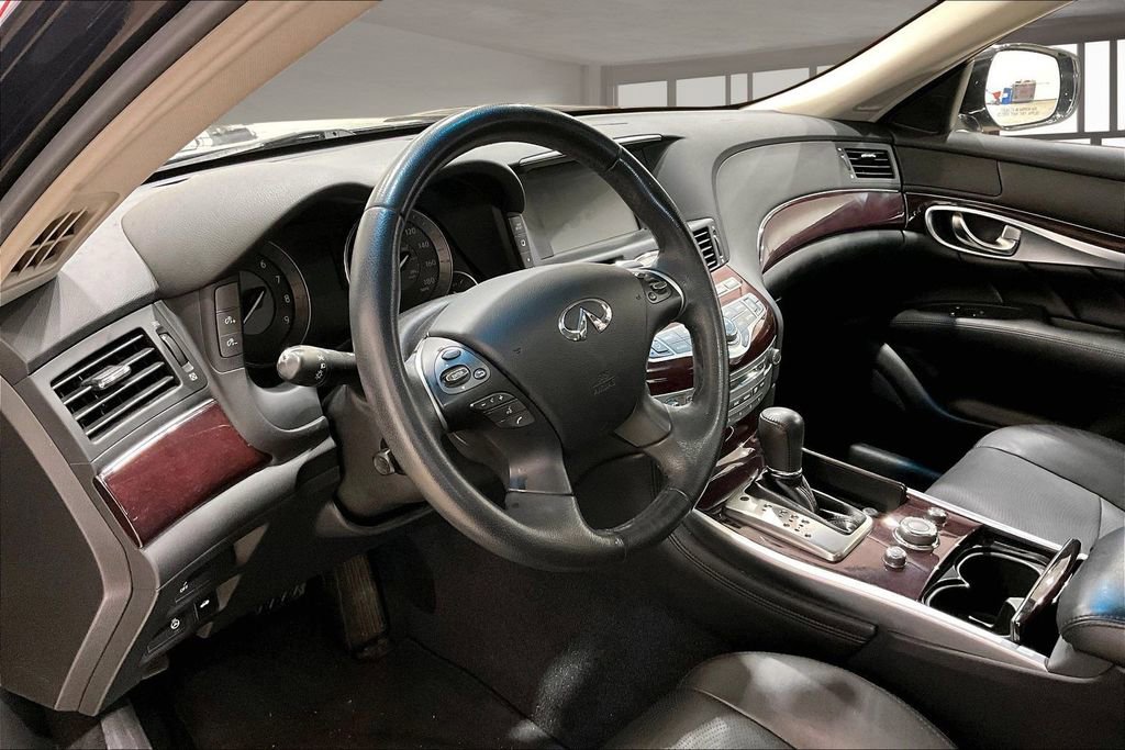 Used 2019 INFINITI Q70 Luxe image 13