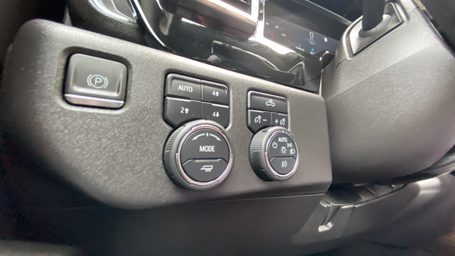 Used 2024 Chevrolet Silverado 1500 LT Trail Boss w/ Convenience Package II AWD/4WD image 25