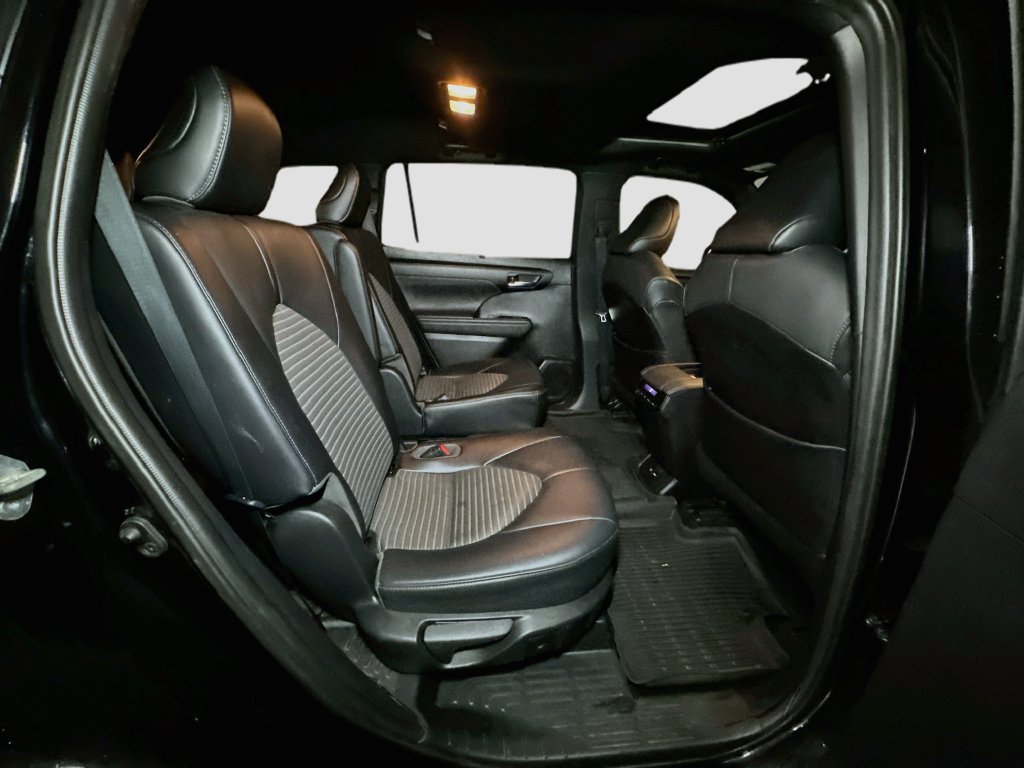 Used 2021 Toyota Highlander XSE AWD/4WD image 36