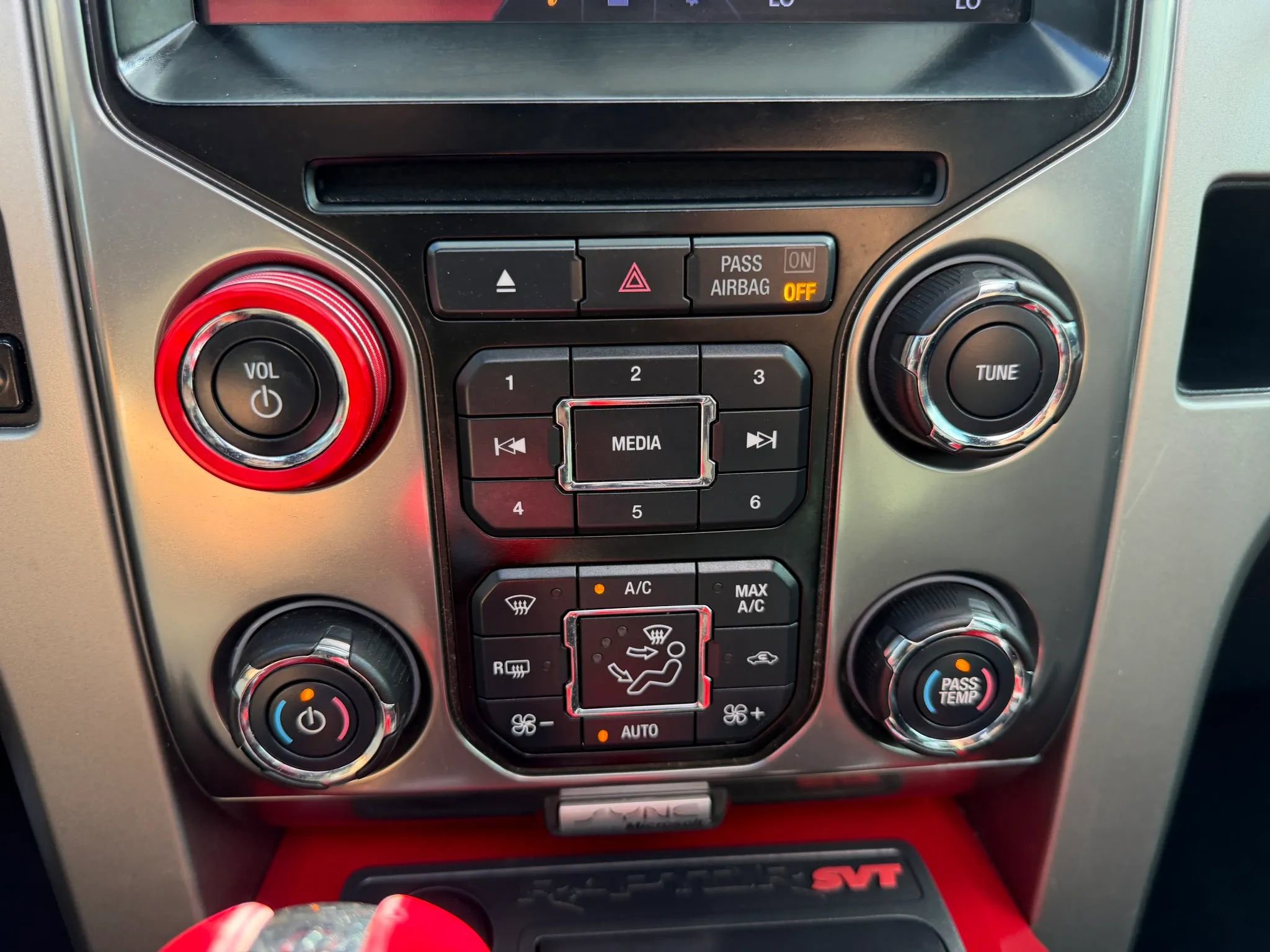 Used 2013 Ford F150 Raptor w/ Luxury Equipment Group AWD/4WD image 18