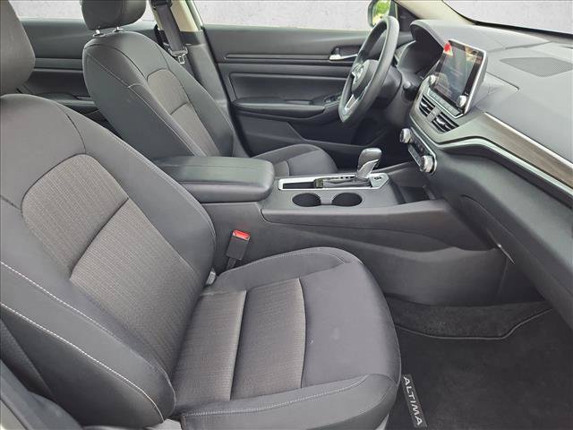 Used 2025 Nissan Altima 2.5 SV FWD image 19