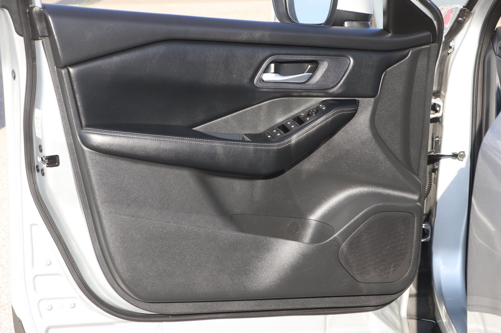 Used 2024 Nissan Rogue SV AWD/4WD image 10