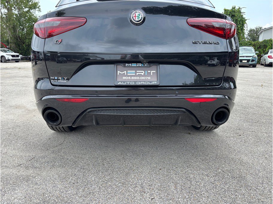 Used 2023 Alfa Romeo Stelvio Estrema AWD/4WD image 17