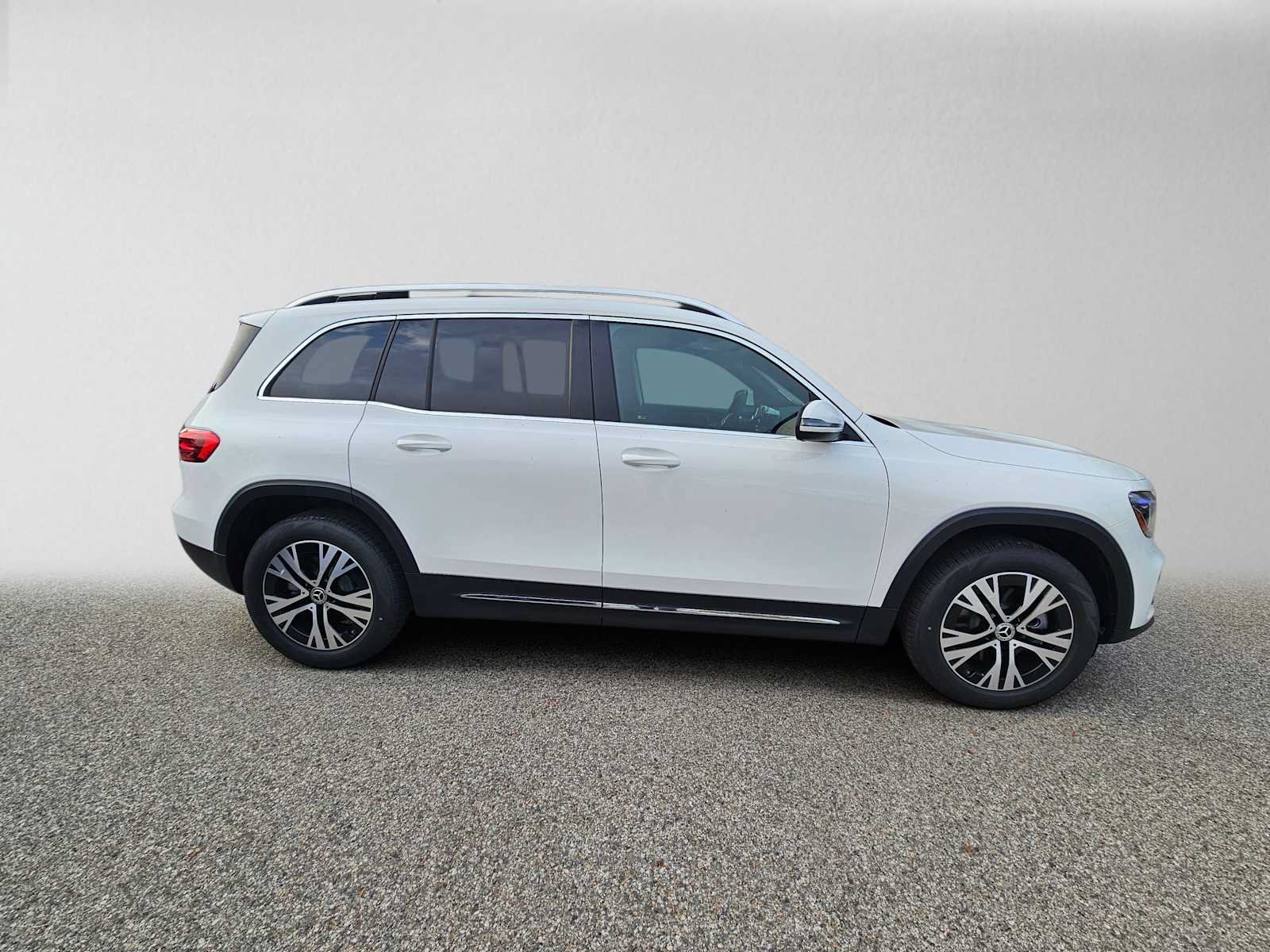 New 2026 Mercedes-Benz GLB 250 image 2