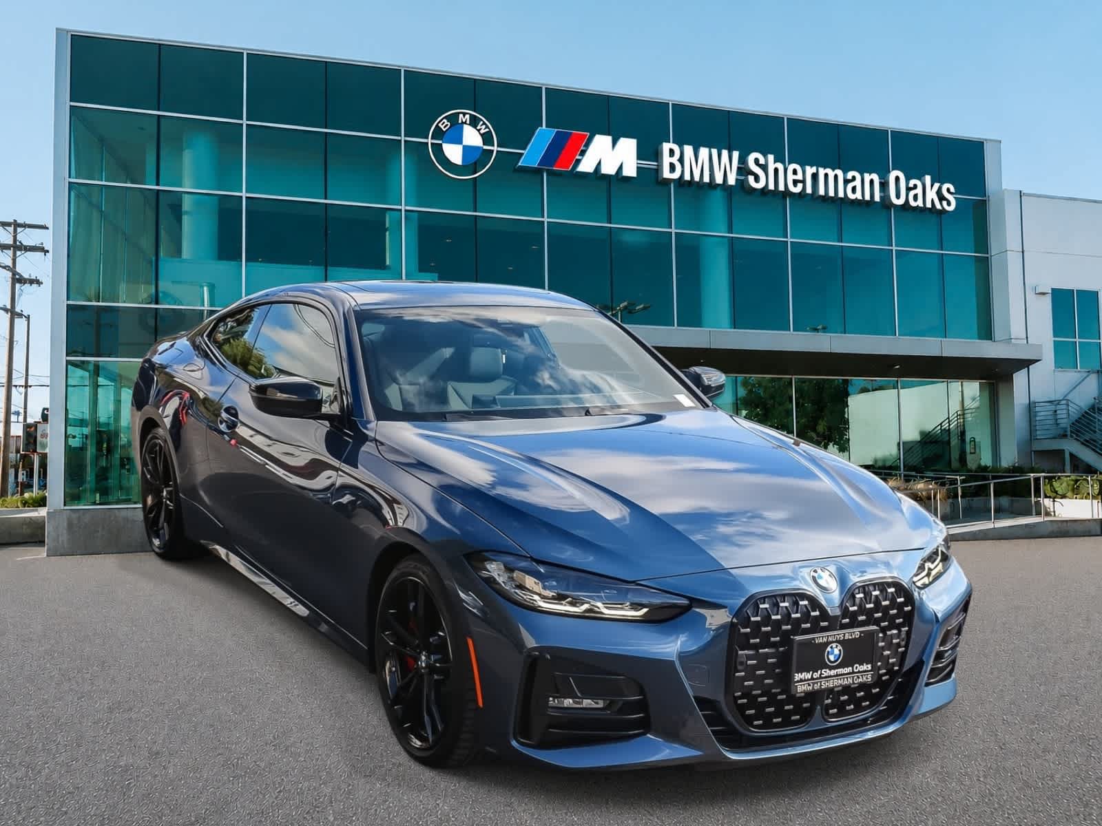 Used 2024 BMW 430i Coupe w/ M Sport Package RWD image 3