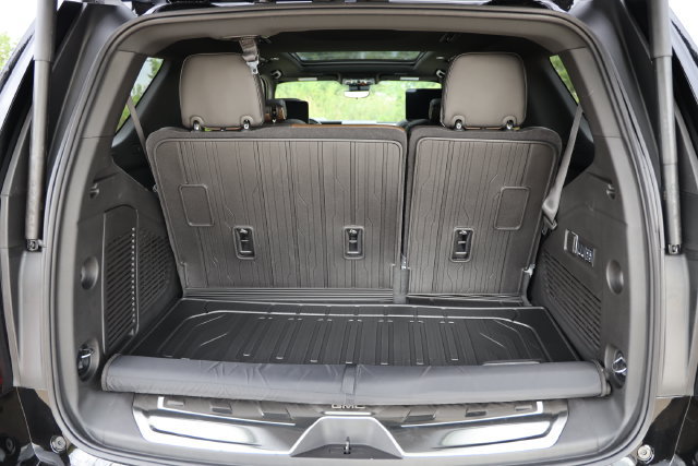 New 2026 GMC Yukon Denali Ultimate w/ LPO, Floor Liner Package AWD/4WD image 11