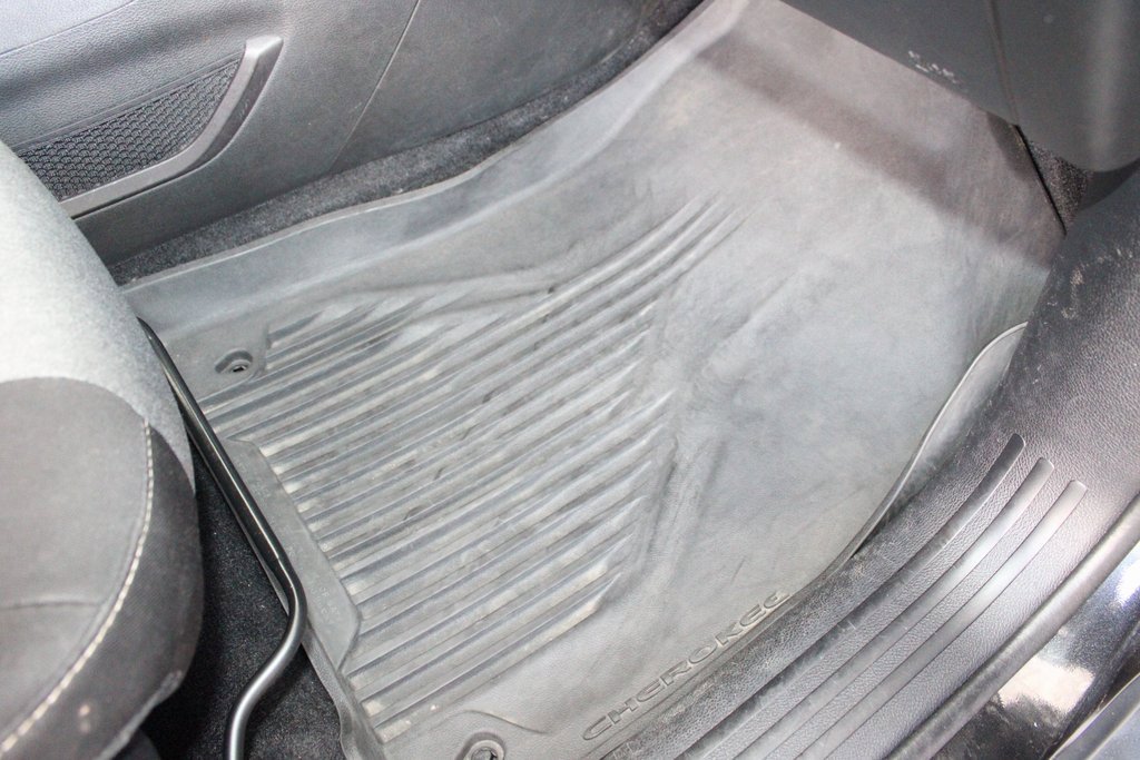 Used 2014 Jeep Cherokee Latitude image 41