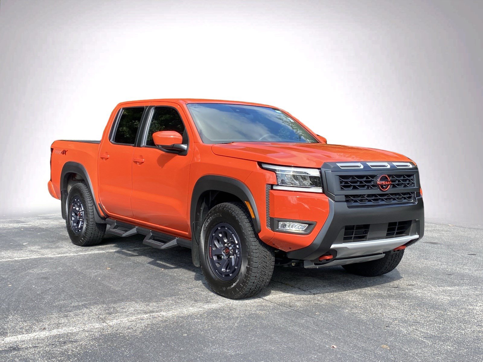 Used 2025 Nissan Frontier PRO-4X w/ Pro Convenience Package AWD/4WD image 2