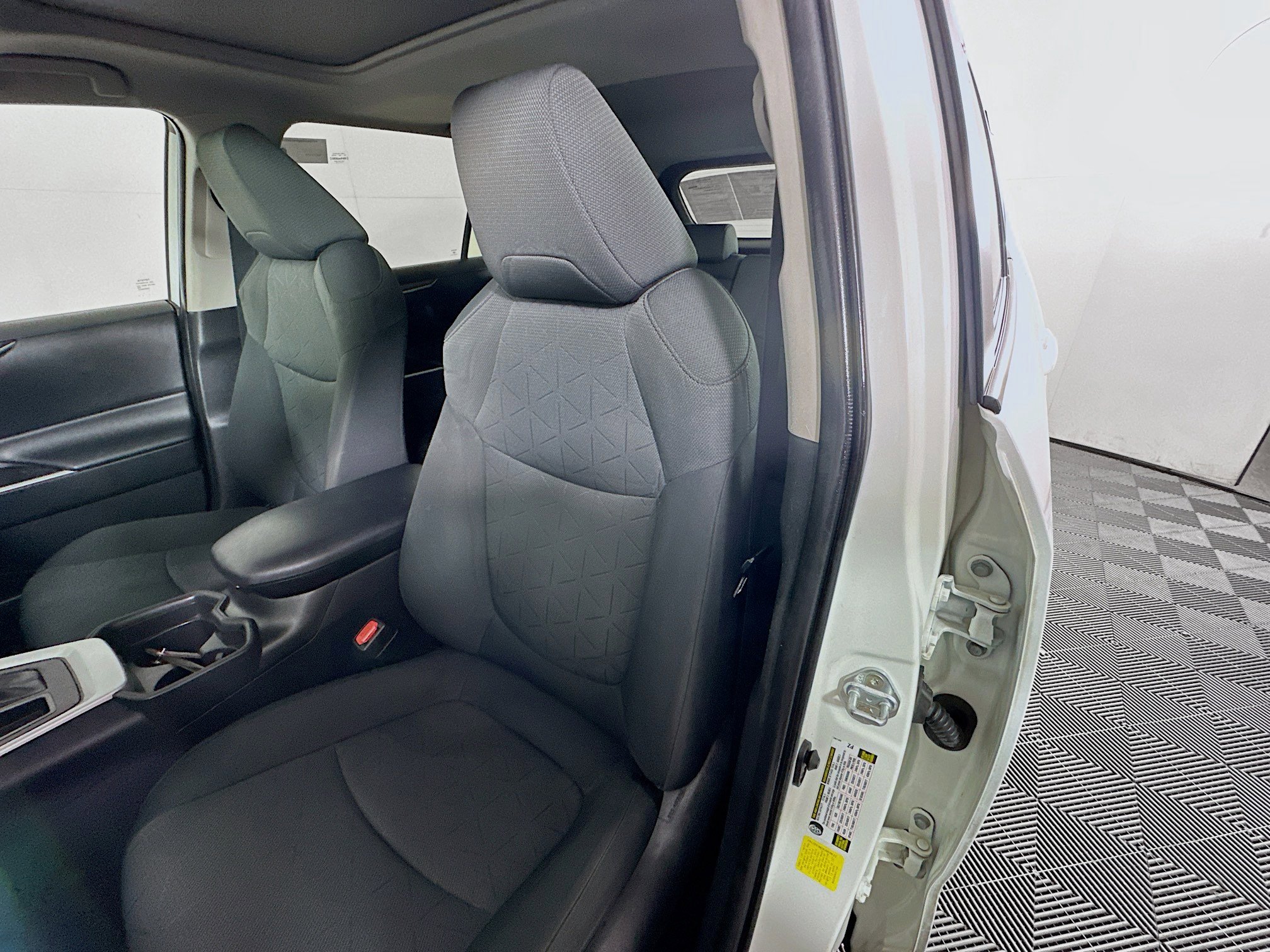 Used 2021 Toyota RAV4 XLE image 12