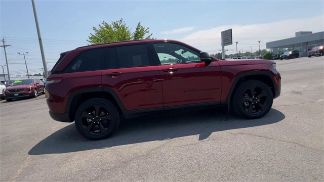 Used 2023 Jeep Grand Cherokee Altitude image 9