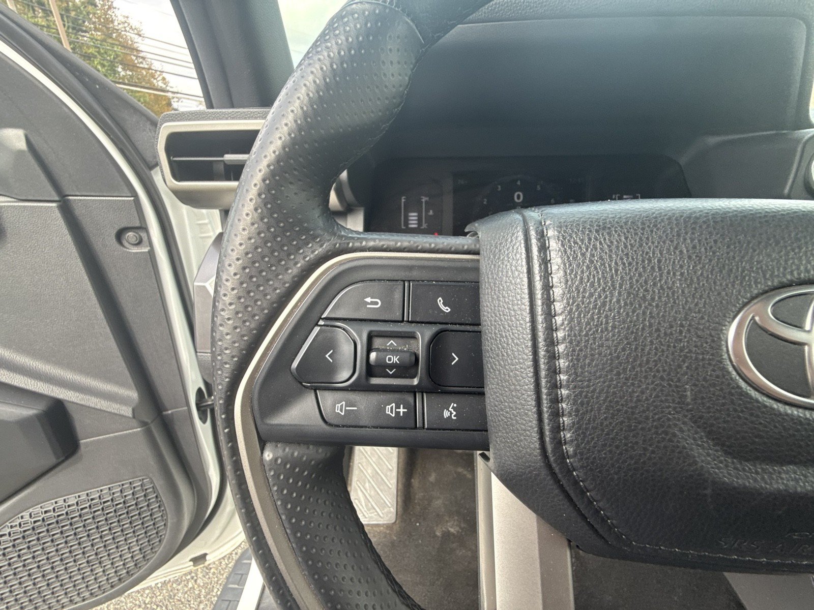 Used 2025 Toyota 4Runner SR5 AWD/4WD image 21
