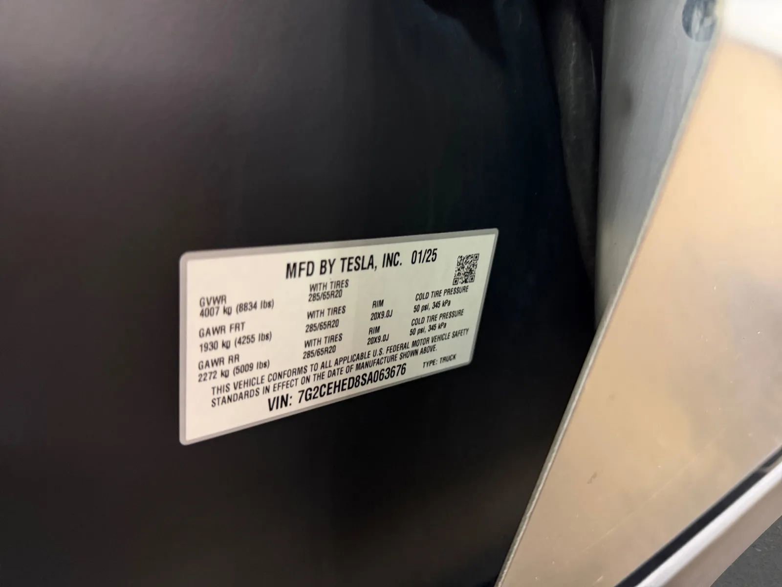 Used 2025 Tesla Cybertruck AWD Crew Cab image 34