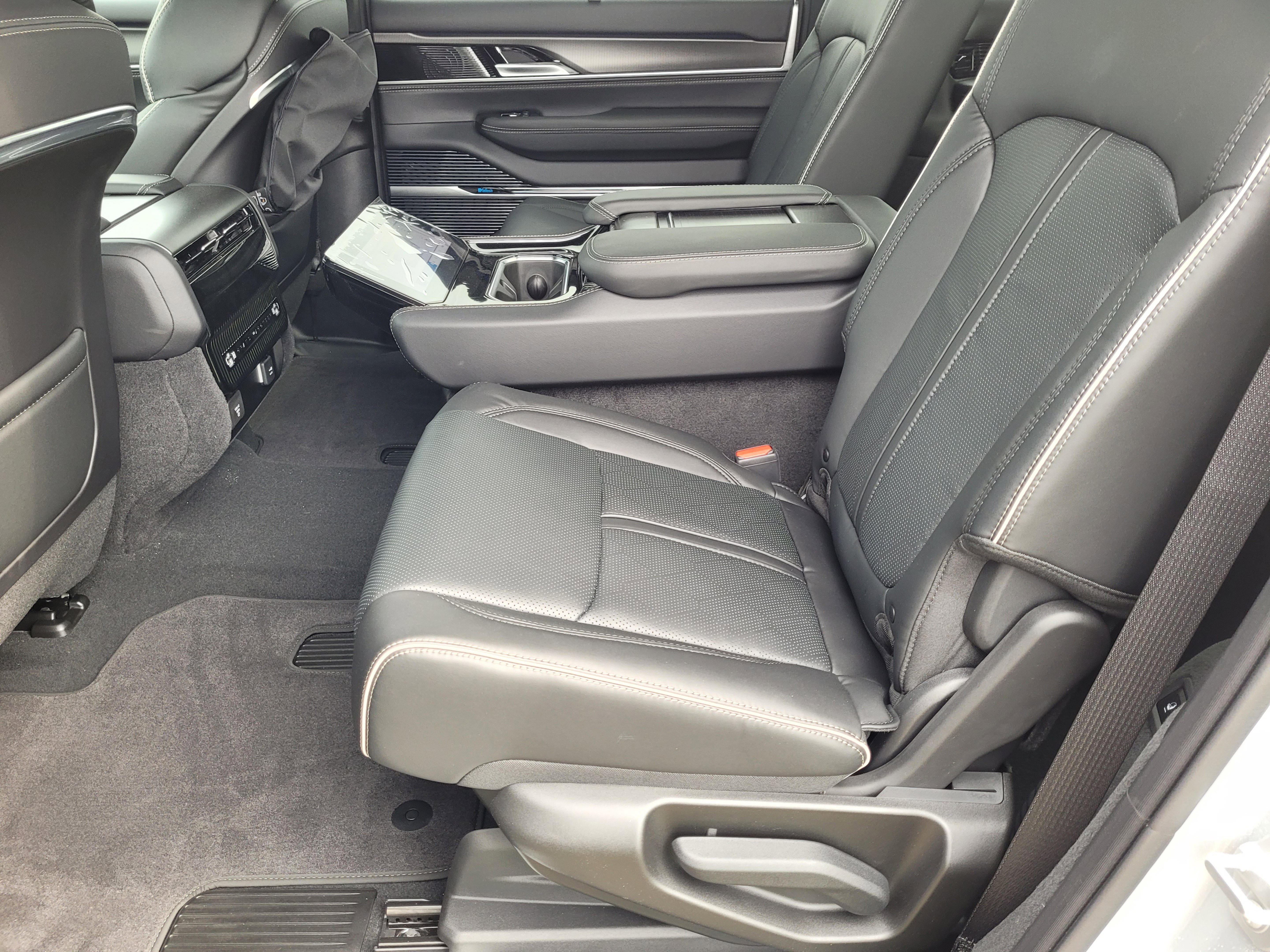 New 2025 Jeep Grand Wagoneer Series II Obsidian w/ Quick Order Packagew 28T image 11