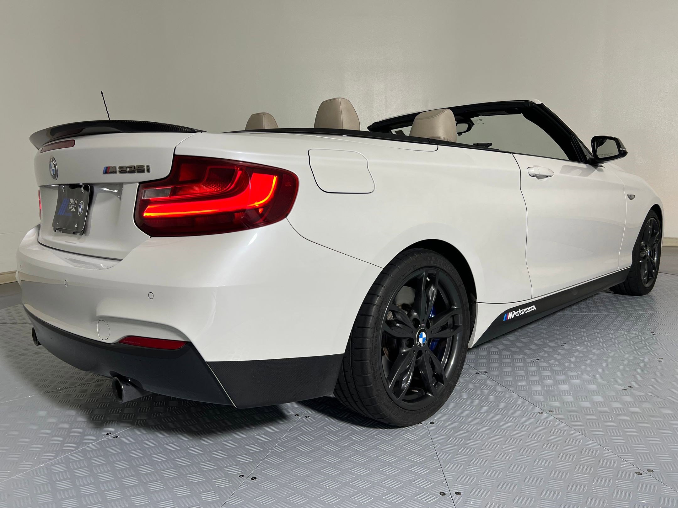 Used 2016 BMW M235i Convertible image 9