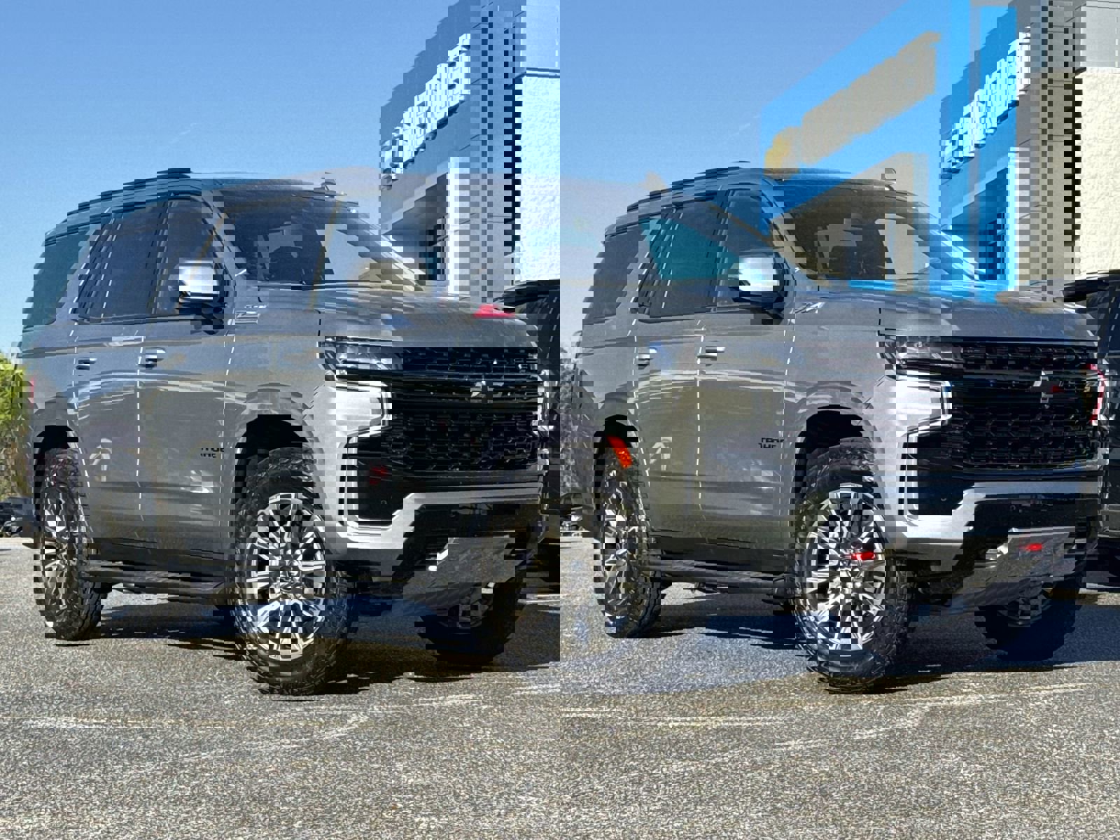 Used 2023 Chevrolet Tahoe Z71 w/ Luxury Package AWD/4WD image 2