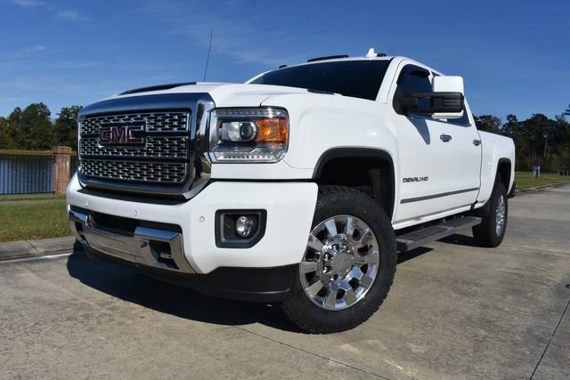 Used 2019 GMC Sierra 2500 Denali w/ Duramax Plus Package AWD/4WD image 5