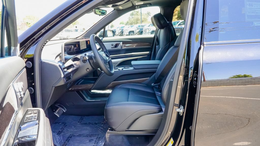 New 2027 Cadillac Vistiq Sport w/ LPO, Floor Liner Package AWD/4WD image 12