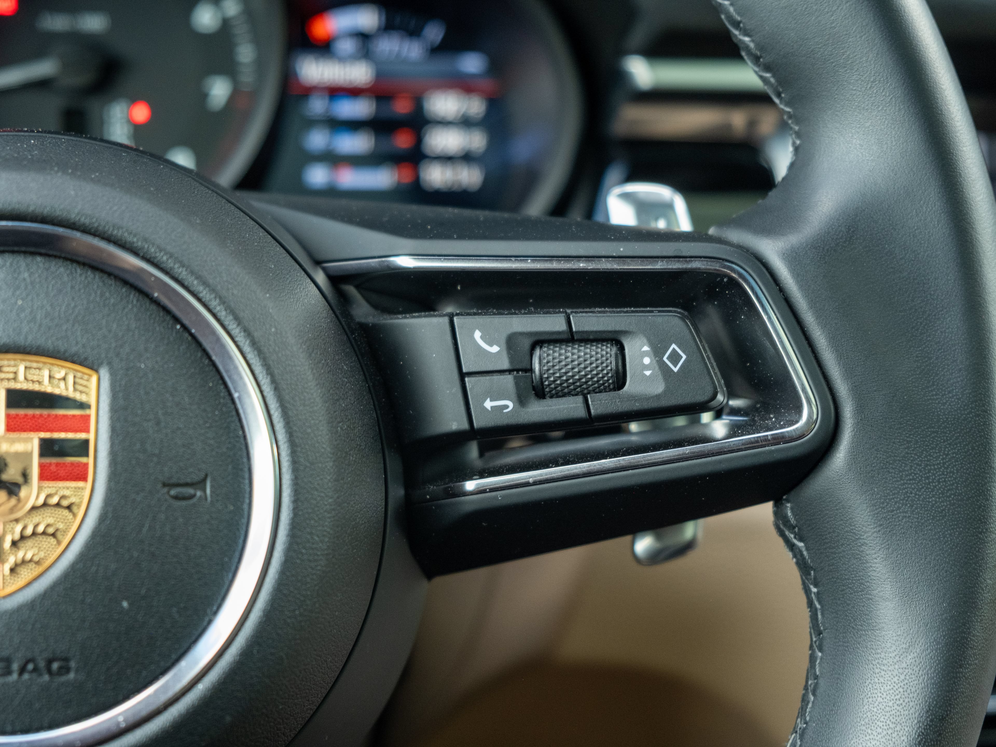 Certified 2024 Porsche Macan AWD/4WD image 23