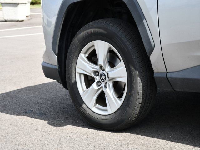 Used 2019 Toyota RAV4 LE w/ Carpet Mat Package image 22