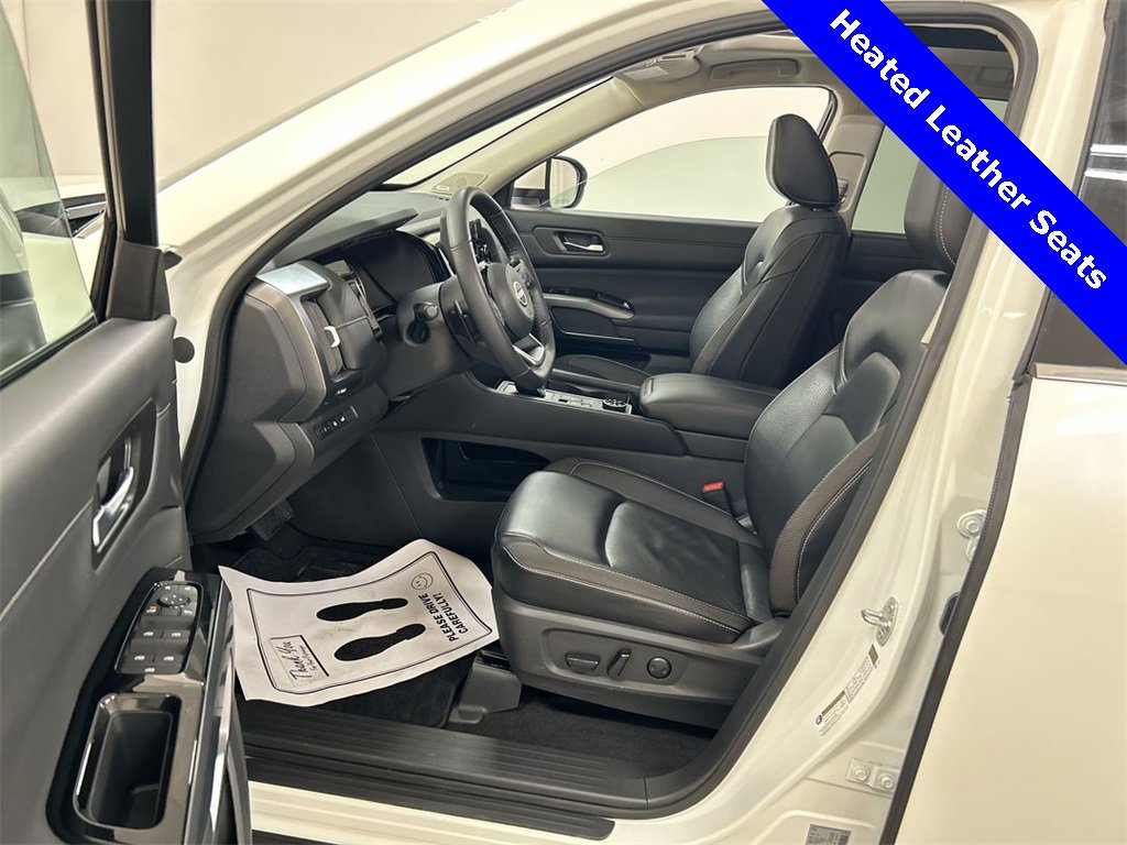 Used 2024 Nissan Pathfinder SL w/ SL Premium Package image 9
