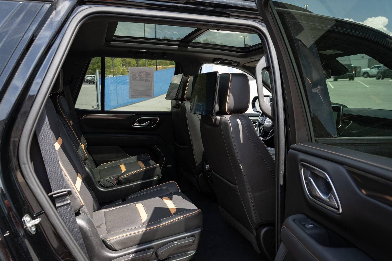 Used 2023 GMC Yukon AT4 w/ AT4 Premium Package AWD/4WD image 22