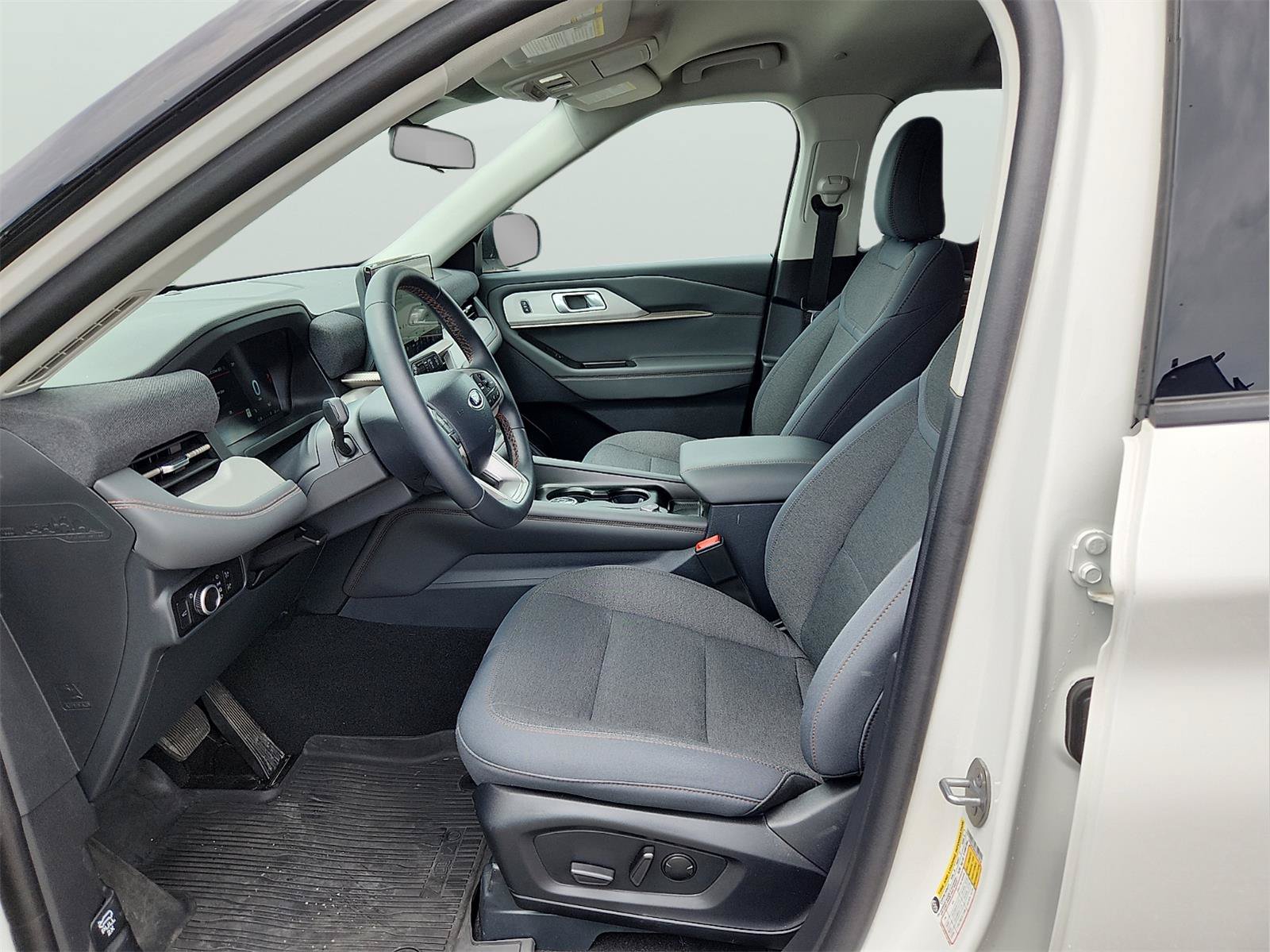 Certified 2025 Ford Explorer Active AWD/4WD image 11