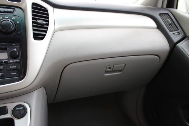 Used 2005 Toyota Highlander 4WD V6 w/ 3rd Row image 19