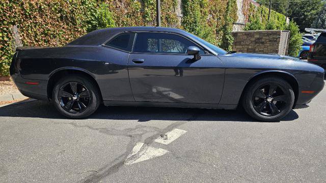 Used 2019 Dodge Challenger SXT RWD image 4