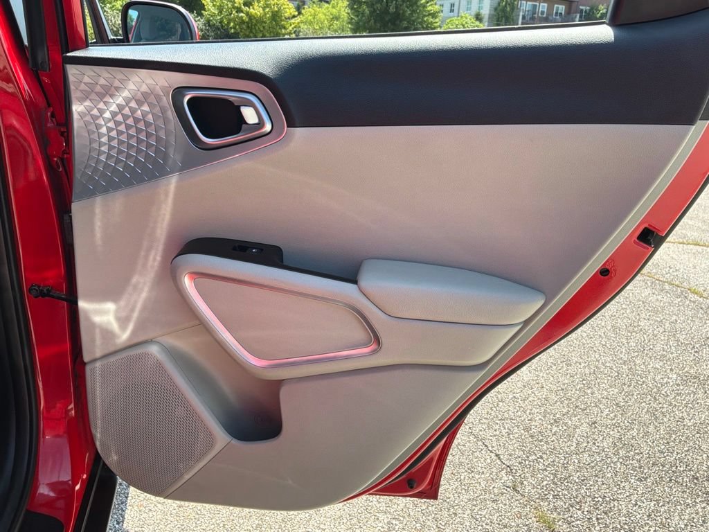 Used 2022 Kia Soul LX FWD image 35