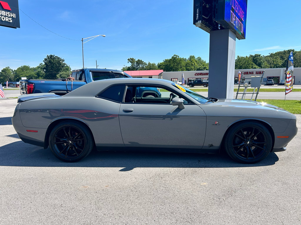 Used 2018 Dodge Challenger R/T w/ Blacktop Package RWD image 3
