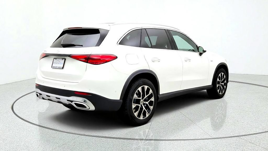 Used 2025 Mercedes-Benz GLC 350e 4MATIC w/ Driver Assistance Package image 5