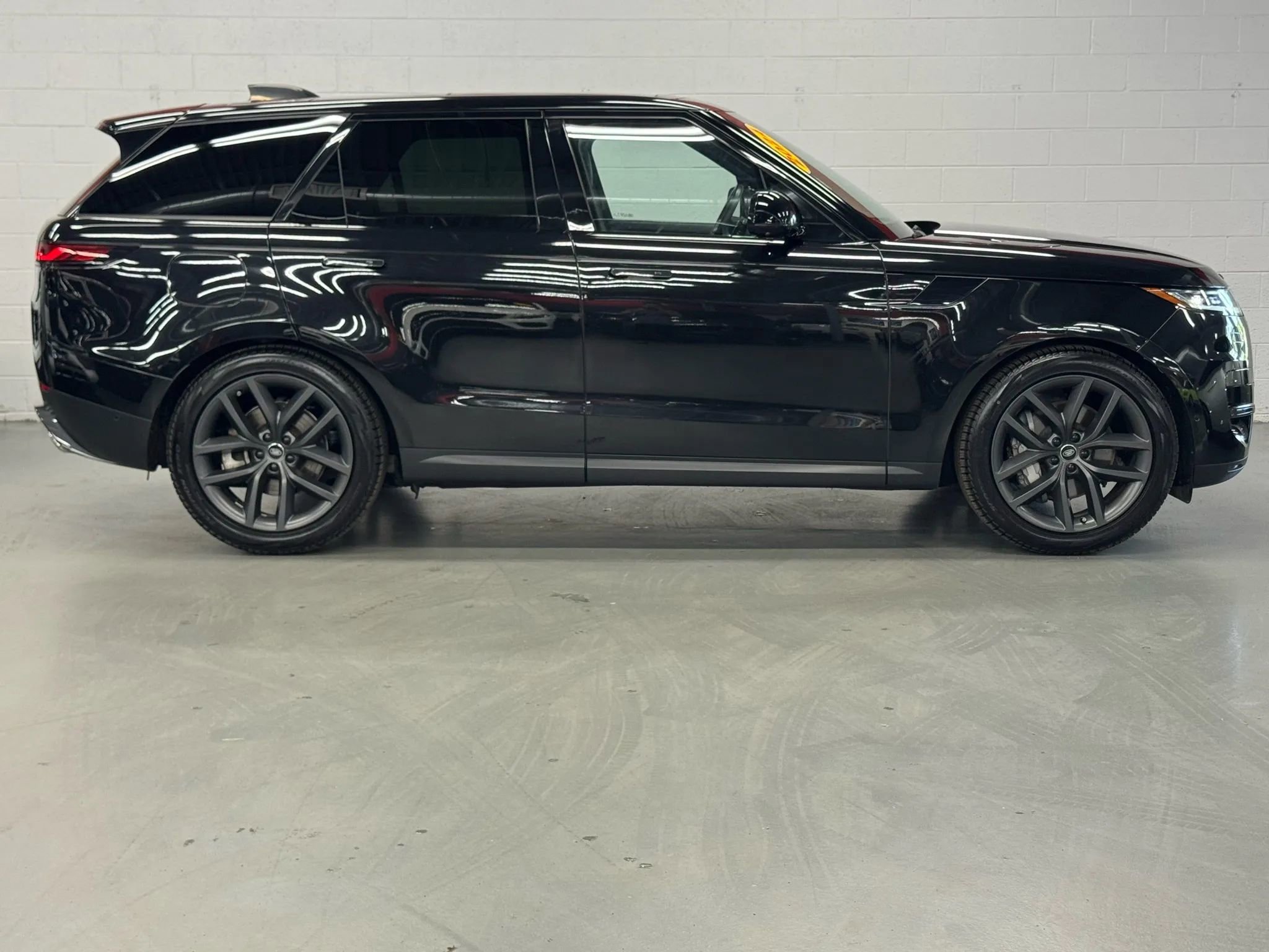 Used 2024 Land Rover Range Rover Sport SE image 7